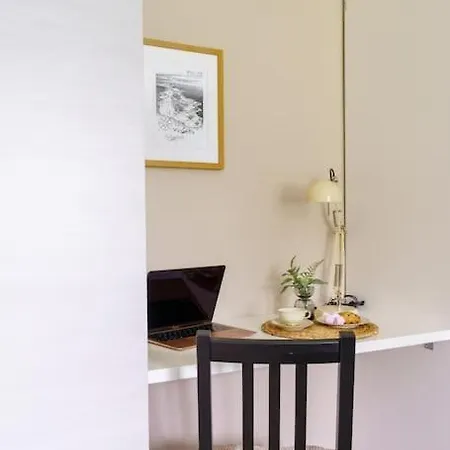 Nordic Nook, Great Location, Free Parking & Wi-fi Apartment *