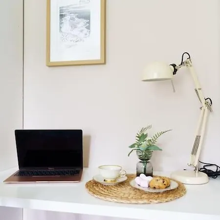 Apartment Nordic Nook, Great Location, Free Parking & Wi-fi *