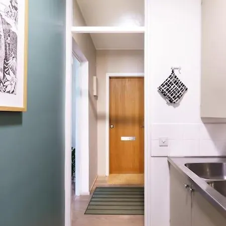 Apartment Nordic Nook, Great Location, Free Parking & Wi-fi *